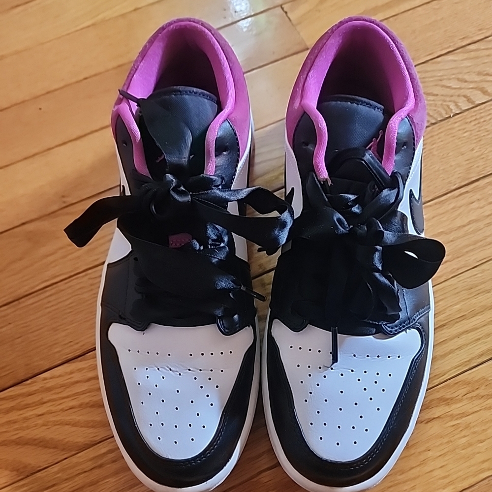 Nike Air Jordan 1 SE Retro Fuchia Low-Top Leather Sneakers in White Black & Pink